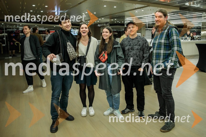  ... ;  ... ;  Manca  Trampuš, skupina Koala Voice;  Jan Rozman, performer, koreograf, plesalec;  ... Miet Warlop: Ena pesem, premierno v Cankarjevem domu