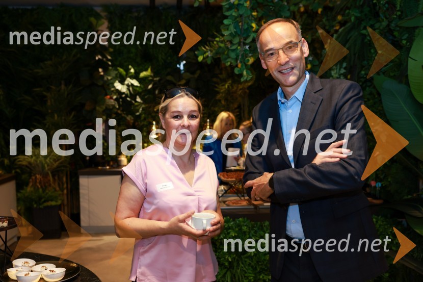  Ana Turk, Združenje Manager;  Aleksander Salkič, Pošta SlovenijeMQ konferenca 2024