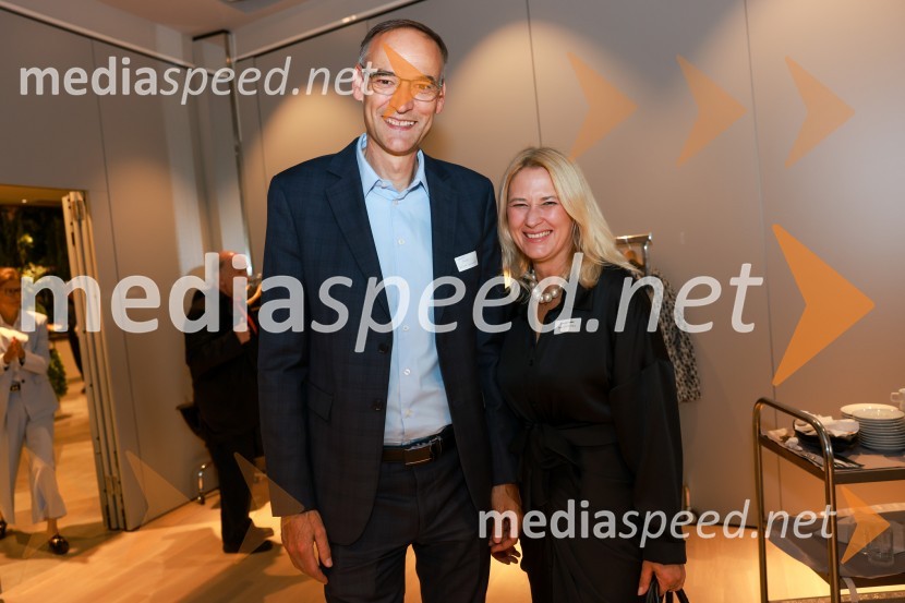  Aleksander Salkič, Pošta Slovenije;  Ivana Vrviščar,  članica uprave, Pošta SlovenijeMQ konferenca 2024