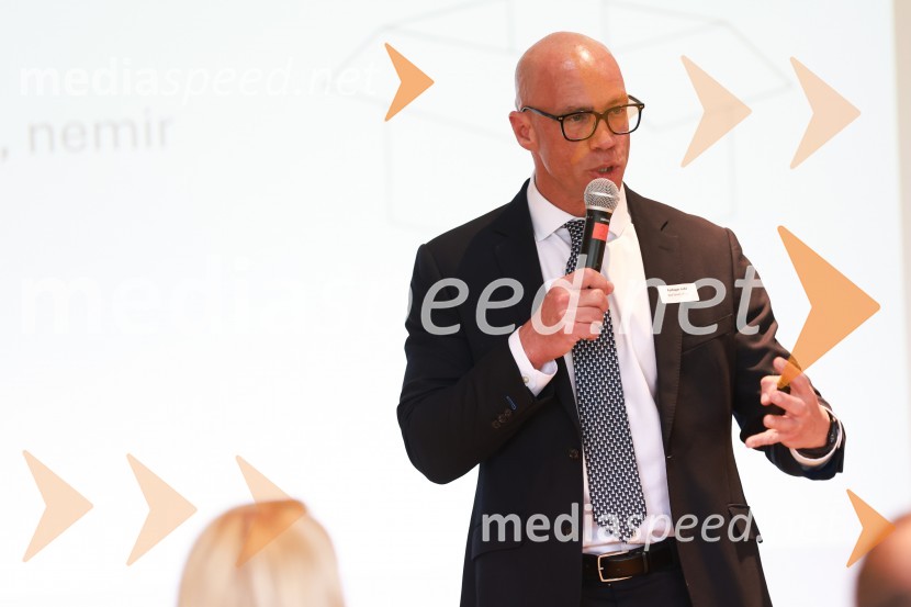  Luka Podlogar, NLB SkladiMQ konferenca 2024