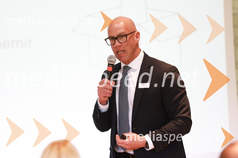  Luka Podlogar, NLB Skladi;  Luka Podlogar, NLB SkladiMQ konferenca 2024