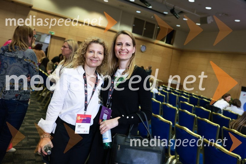 mag. Tadeja Kuhar, predstavnica Državne revizijske komisije za odnose z javnostmi;  ... 26. SKOJ, prvi dan konference in podelitev nagrad Prizma