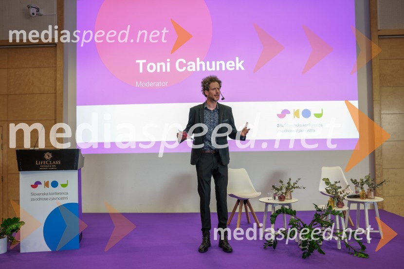  Toni Cahunek, igralec, novinar26. SKOJ, prvi dan konference in podelitev nagrad Prizma