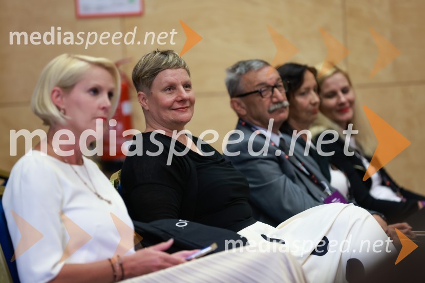  Tina Cipot, vodja korporativnega komuniciranja, Lidl Slovenija, predsednica PRSS26. SKOJ, prvi dan konference in podelitev nagrad Prizma