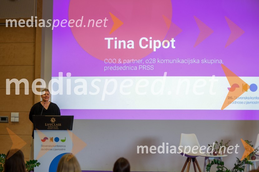  Tina Cipot, vodja korporativnega komuniciranja, Lidl Slovenija, predsednica PRSS26. SKOJ, prvi dan konference in podelitev nagrad Prizma