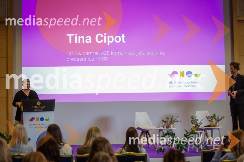  Tina Cipot, vodja korporativnega komuniciranja, Lidl Slovenija, predsednica PRSS26. SKOJ, prvi dan konference in podelitev nagrad Prizma