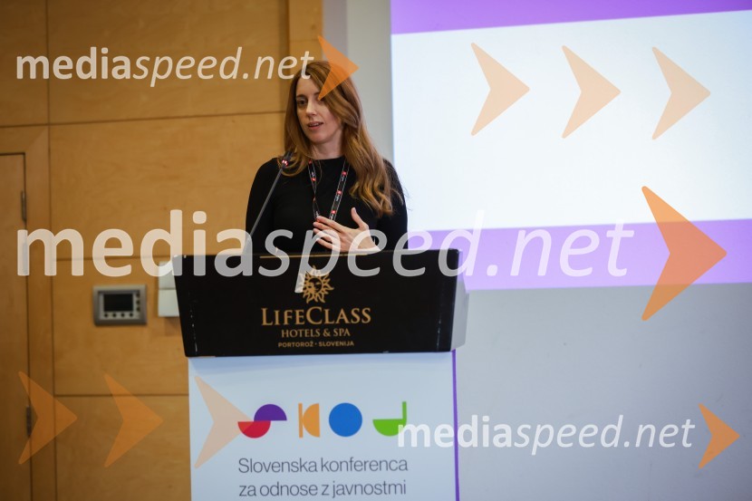  Maja Jaklič, svetovalka za korporativno komuniciranje, NLB26. SKOJ, prvi dan konference in podelitev nagrad Prizma