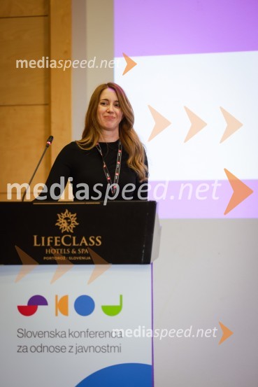  Maja Jaklič, svetovalka za korporativno komuniciranje, NLB26. SKOJ, prvi dan konference in podelitev nagrad Prizma