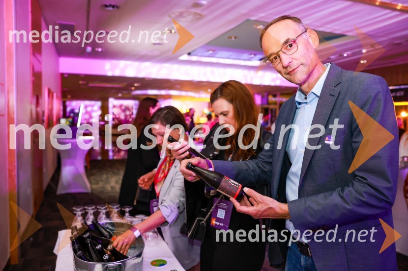  Aleksander Salkič, Pošta Slovenije26. SKOJ, večerna zabava