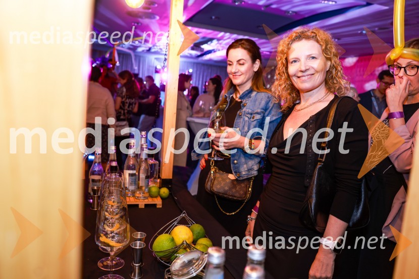  ... ; mag. Tadeja Kuhar, predstavnica Državne revizijske komisije za odnose z javnostmi26. SKOJ, večerna zabava