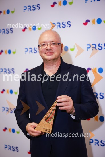 prof. dr. Dejan Verčič,  profesor in vodja Centra za marketing in odnose z javnostmi na Fakulteti za družbene vede v Ljubljani, ter partner in direktor za znanje, Herman & partnerji d.o.o.26. SKOJ, prvi dan konference in podelitev nagrad Prizma