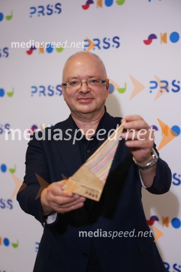 prof. dr. Dejan Verčič,  profesor in vodja Centra za marketing in odnose z javnostmi na Fakulteti za družbene vede v Ljubljani, ter partner in direktor za znanje, Herman & partnerji d.o.o.26. SKOJ, prvi dan konference in podelitev nagrad Prizma