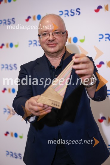 prof. dr. Dejan Verčič,  profesor in vodja Centra za marketing in odnose z javnostmi na Fakulteti za družbene vede v Ljubljani, ter partner in direktor za znanje, Herman & partnerji d.o.o.26. SKOJ, prvi dan konference in podelitev nagrad Prizma