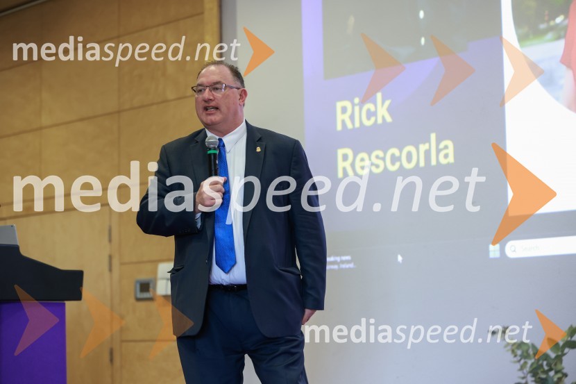  Jason Pack, posebni agent, Federal Bureau of Investigation (FBI)26. SKOJ, prvi dan konference in podelitev nagrad Prizma