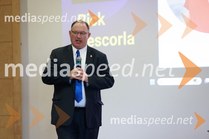  Jason Pack, posebni agent, Federal Bureau of Investigation (FBI)26. SKOJ, prvi dan konference in podelitev nagrad Prizma