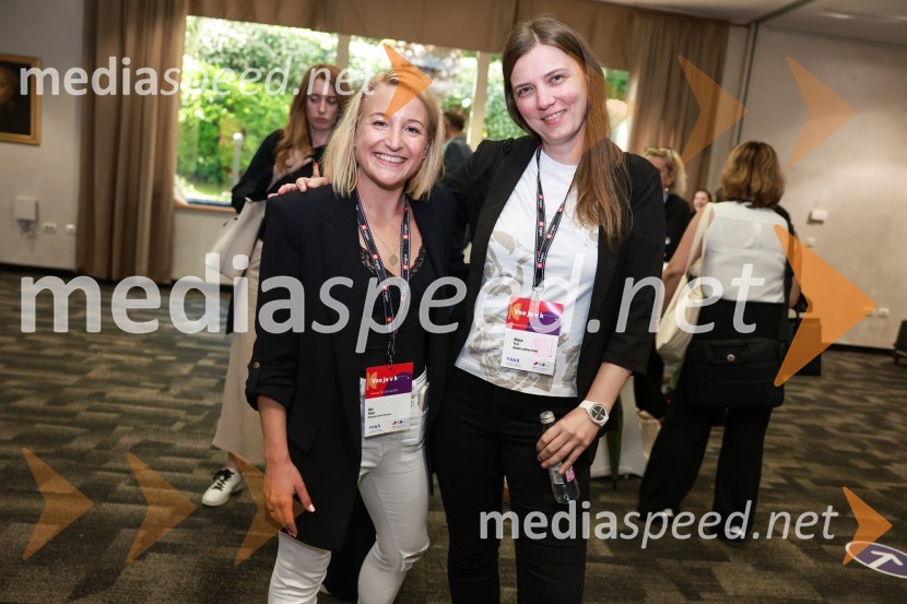  Alja Pahor, vodja marketinga, OKS;  Mojca Finc, Mestna občina Kranj26. SKOJ, prvi dan konference in podelitev nagrad Prizma