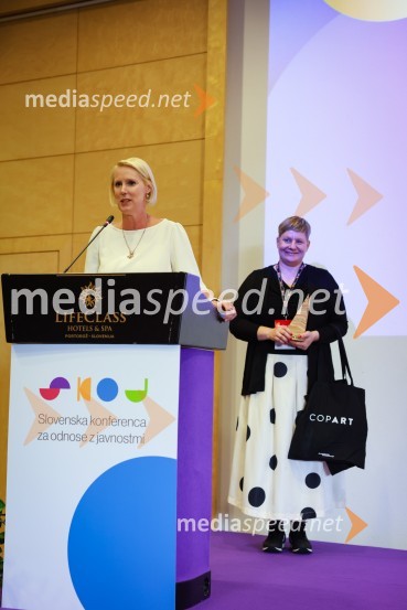  Petra Juvančič, izvršna direktorica, Združenje Manager;  Tina Cipot, COO & partner,o28 komunikacijska skupina; predsednica PRSS26. SKOJ, prvi dan konference in podelitev nagrad Prizma