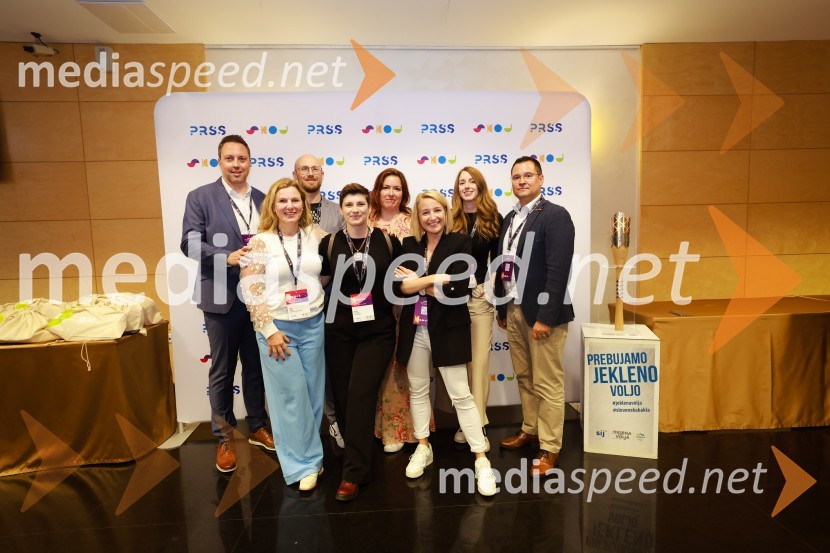  ... ;  Anja Vogrič, Zveza prijateljev mladine Slovenija;  ... ;  Alenka Dujanović, Ad - kontekst;  ... ;  ... ;  ... ;  ... 26. SKOJ, prvi dan konference in podelitev nagrad Prizma