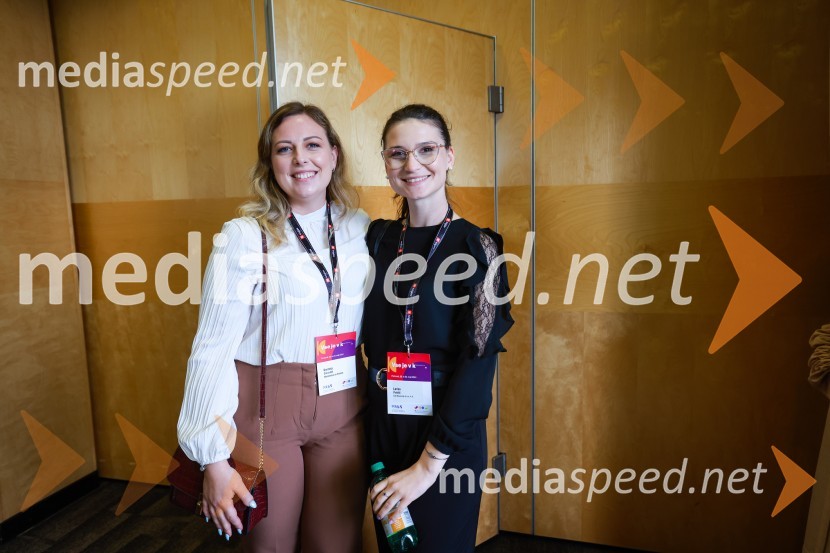  Doroteja Dobovšek, Ministrstvo za finance;  Larisa Pukšič, Lidl Slovenija d.o.o.26. SKOJ, prvi dan konference in podelitev nagrad Prizma