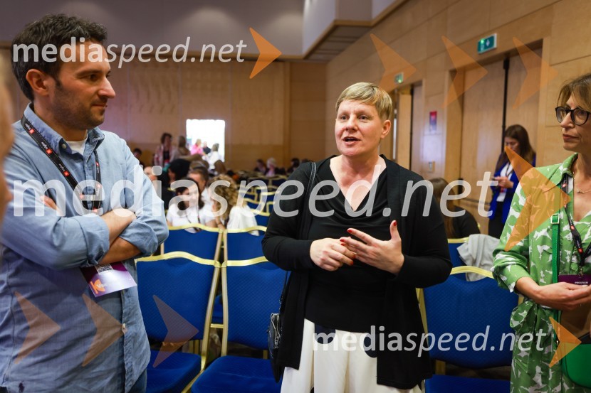  Bojan Tokič, namizni tenisač;  Tina Cipot, COO & partner,o28 komunikacijska skupina; predsednica PRSS26. SKOJ, prvi dan konference in podelitev nagrad Prizma