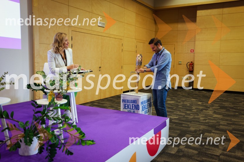  Anja Hlača Ferjančič, novinarka, RTV;  Bojan Tokič, namizni tenisač26. SKOJ, prvi dan konference in podelitev nagrad Prizma