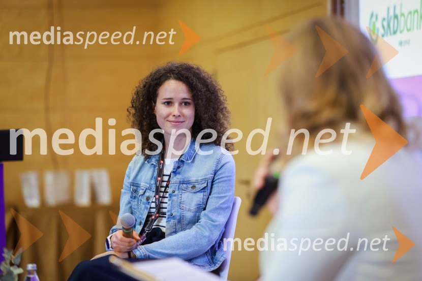  Lena  Gabršček, odbojkarica, paraolimpijka26. SKOJ, prvi dan konference in podelitev nagrad Prizma