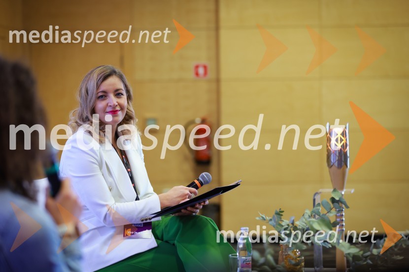  Anja Hlača Ferjančič, novinarka, RTV26. SKOJ, prvi dan konference in podelitev nagrad Prizma
