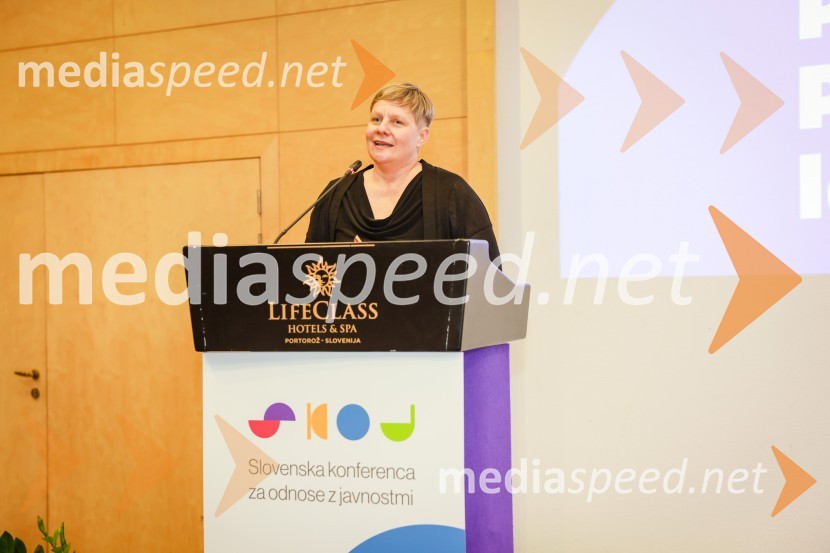  Tina Cipot, COO & partner,o28 komunikacijska skupina; predsednica PRSS26. SKOJ, prvi dan konference in podelitev nagrad Prizma