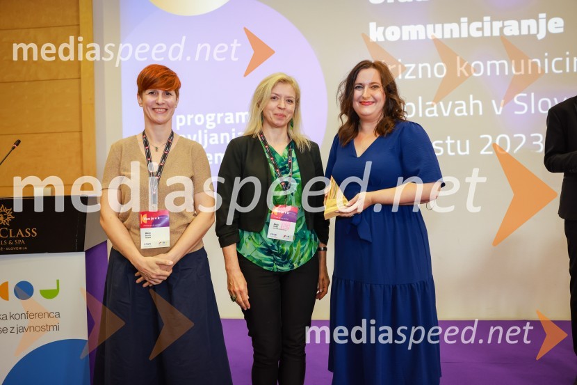  Mateja Breznik, Novartis;  Nataša Pavšek, Urad vlade za komuniciranje;  ... 26. SKOJ, prvi dan konference in podelitev nagrad Prizma