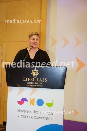  Tina Cipot, COO & partner,o28 komunikacijska skupina; predsednica PRSS26. SKOJ, prvi dan konference in podelitev nagrad Prizma