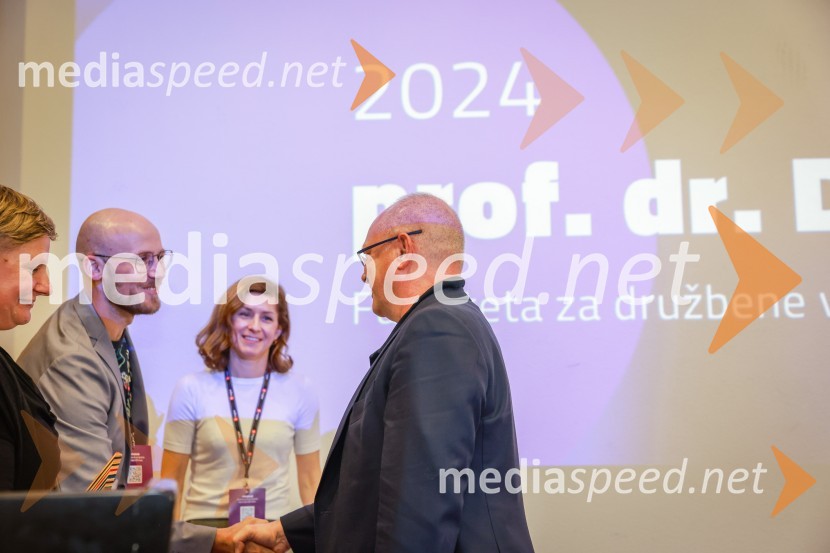  Marin Bajželj, Statistični urad RS; prof. dr. Dejan Verčič,  profesor in vodja Centra za marketing in odnose z javnostmi na Fakulteti za družbene vede v Ljubljani, ter partner in direktor za znanje, Herman & partnerji d.o.o.26. SKOJ, prvi dan konference in podelitev nagrad Prizma