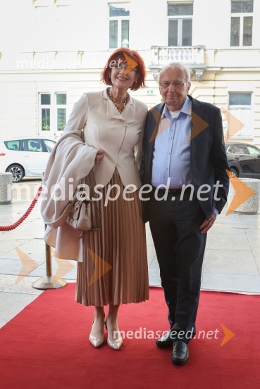  Darinka Pavlič Kamien, strokovnjakinja za komuniciranje; dr. Peter KamienCosì fan tutte, premiera opere v SNG Opera in balet Ljubljana