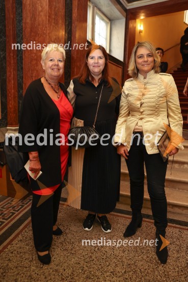  Irena  Butoln, germanistka;  Teja Pelko, novinarka;  Manca Majeršič Sevšek, dramaturginjaCosì fan tutte, premiera opere v SNG Opera in balet Ljubljana