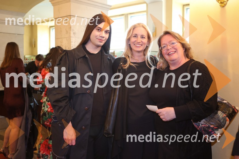  Borjan Litovski;  Theresa Plut, sopranistka;  Irina MilivojevićCosì fan tutte, premiera opere v SNG Opera in balet Ljubljana
