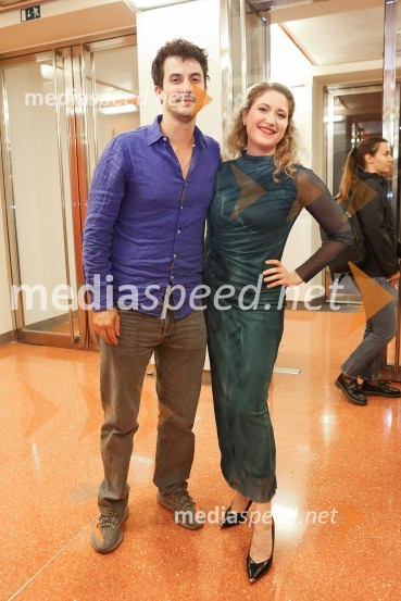  ... ;  Darija Auguštan, sopranistkaCosì fan tutte, premiera opere v SNG Opera in balet Ljubljana