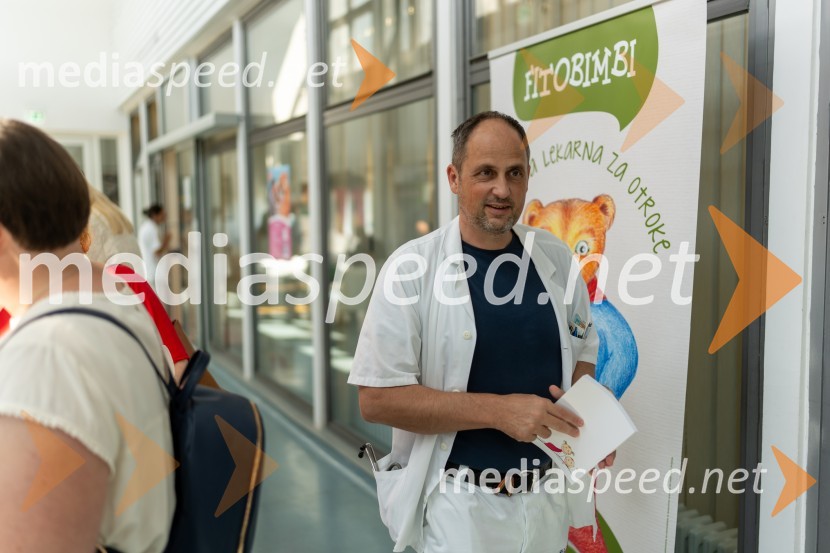 Izr. prof. dr.  Jernej Dolinšek, dr. med., specialist pediatrijeKongres otroške kirurgije v Mariboru