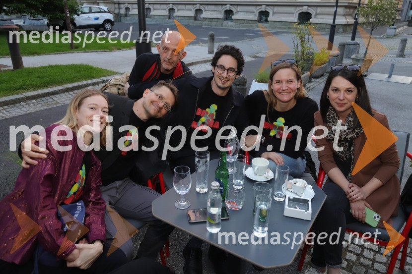  Julija Klavžar, igralka;  Matevž Biber, igralec;  Davor Herga, igralec;  Žan Koprivnik, igralec;  ... ;  Zala Koren,  urednica socialnih omrežij, SNG Maribor DramaDRAMANJE, večer mariborske Drame