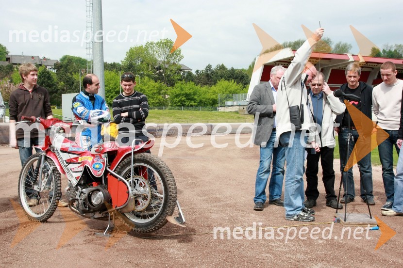 EXCLUSIVE: The world premiere and homologation of the new Akrapovic speedway silencer