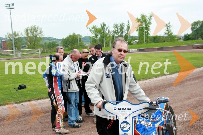 EXCLUSIVE: The world premiere and homologation of the new Akrapovic speedway silencer