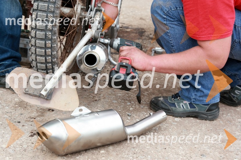 EXCLUSIVE: The world premiere and homologation of the new Akrapovic speedway silencer