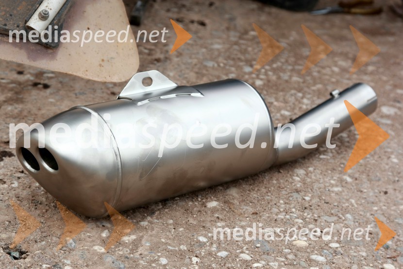 EXCLUSIVE: The world premiere and homologation of the new Akrapovic speedway silencer