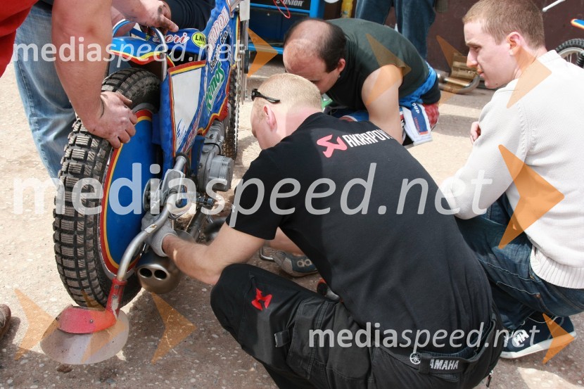 EXCLUSIVE: The world premiere and homologation of the new Akrapovic speedway silencer