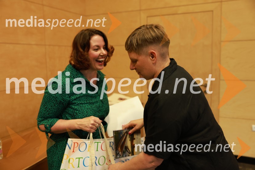  Jenni Field, ustanoviteljica in direktorica, Redefining Communications;  Tina Cipot, vodja korporativnega komuniciranja, Lidl Slovenija, predsednica PRSS26. SKOJ, drugi dan konference