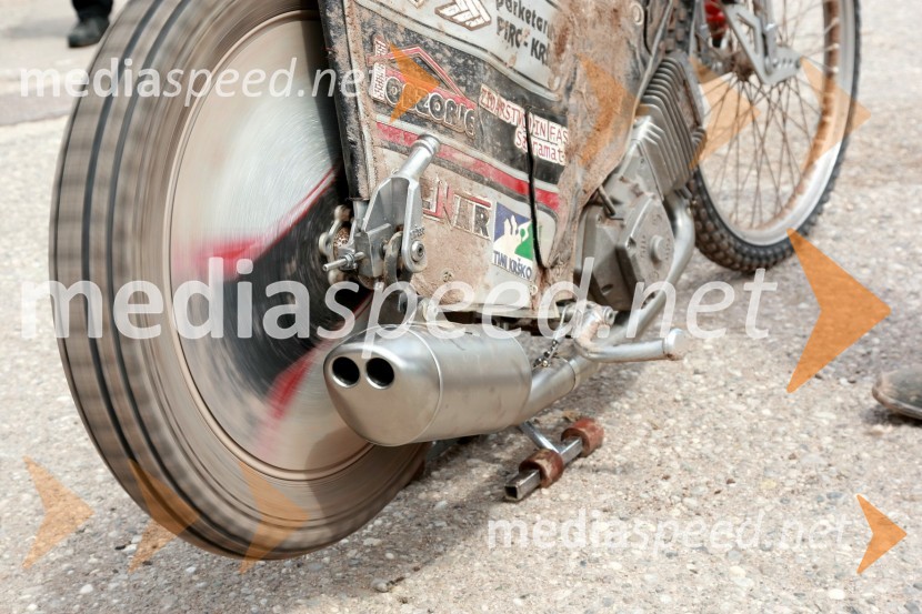 EXCLUSIVE: The world premiere and homologation of the new Akrapovic speedway silencer