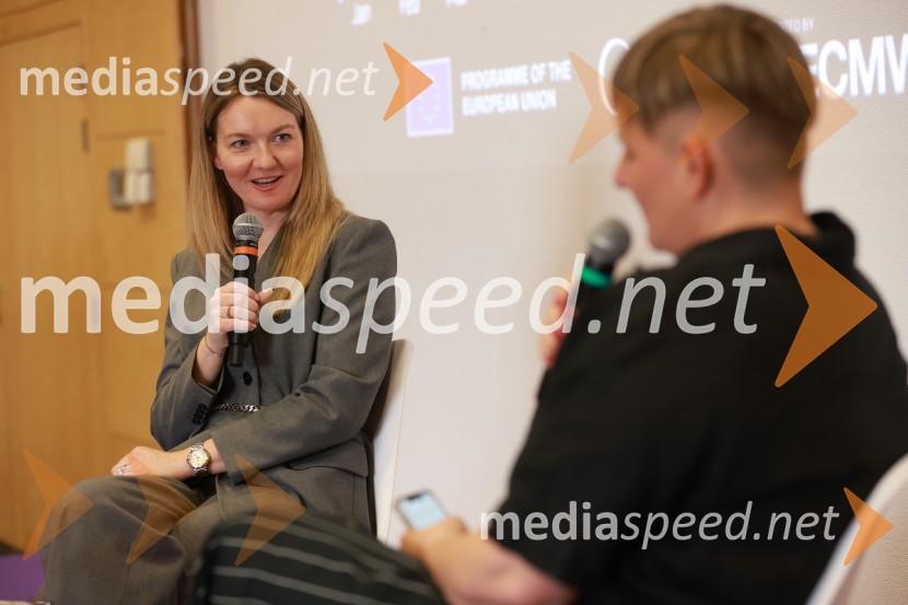  Tina Kobilšek, vodja za podnebne politike na Ministrstvu za okolje, podnebje in energijo;  Tina Cipot, vodja korporativnega komuniciranja, Lidl Slovenija, predsednica PRSS26. SKOJ, drugi dan konference