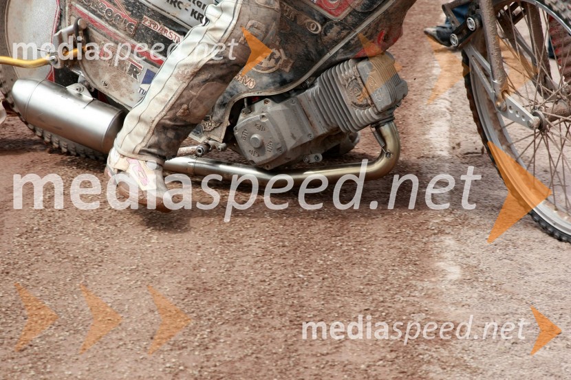 EXCLUSIVE: The world premiere and homologation of the new Akrapovic speedway silencer