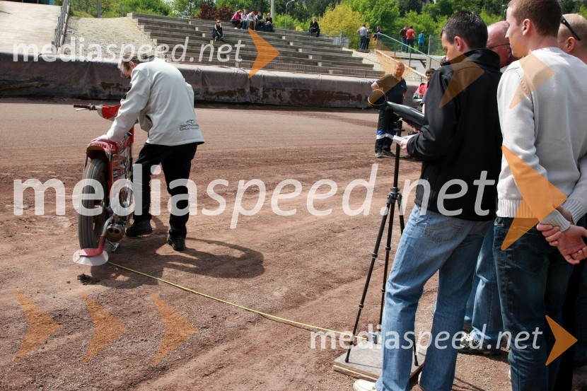 EXCLUSIVE: The world premiere and homologation of the new Akrapovic speedway silencer