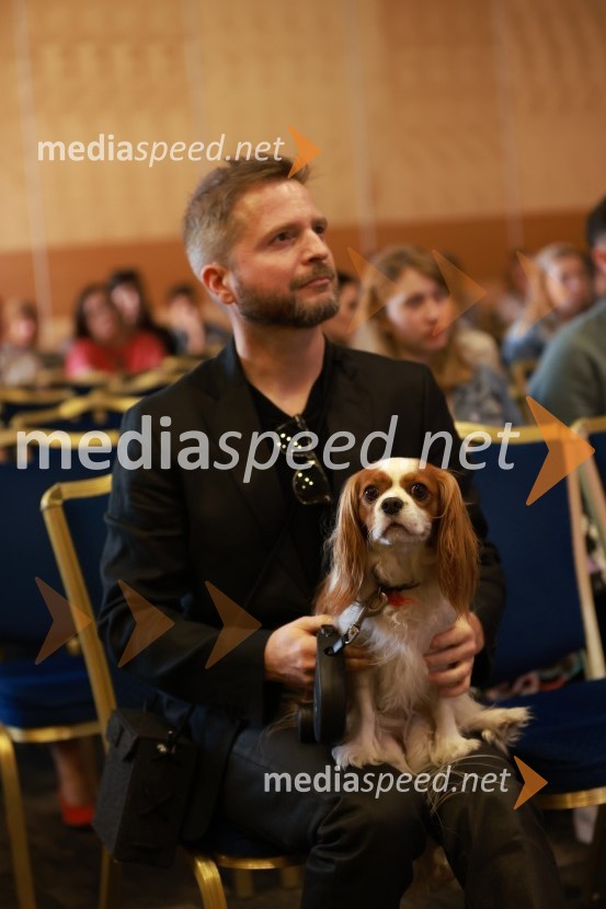  Tomato Košir, oblikovalec vidnih sporočil in pronicljivi vizualni komentator26. SKOJ, drugi dan konference