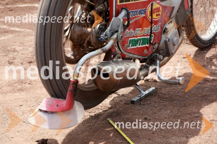 EXCLUSIVE: The world premiere and homologation of the new Akrapovic speedway silencer