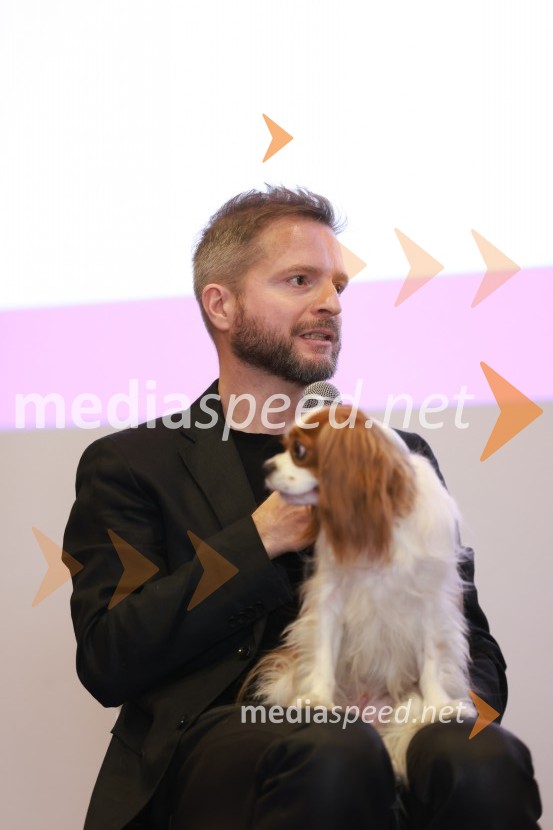  Tomato Košir, oblikovalec vidnih sporočil in pronicljivi vizualni komentator26. SKOJ, drugi dan konference